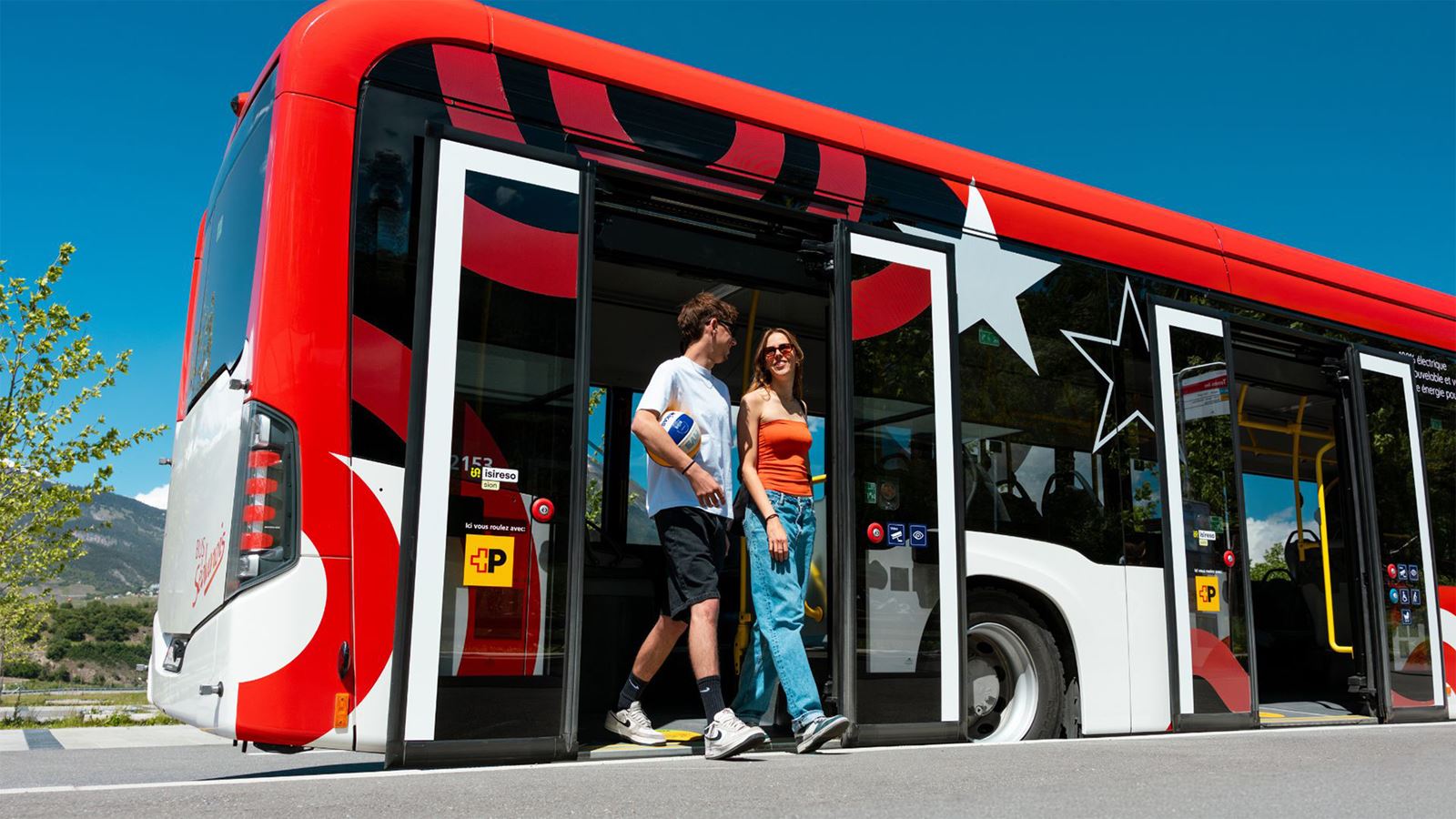 Young couple leaving the bus