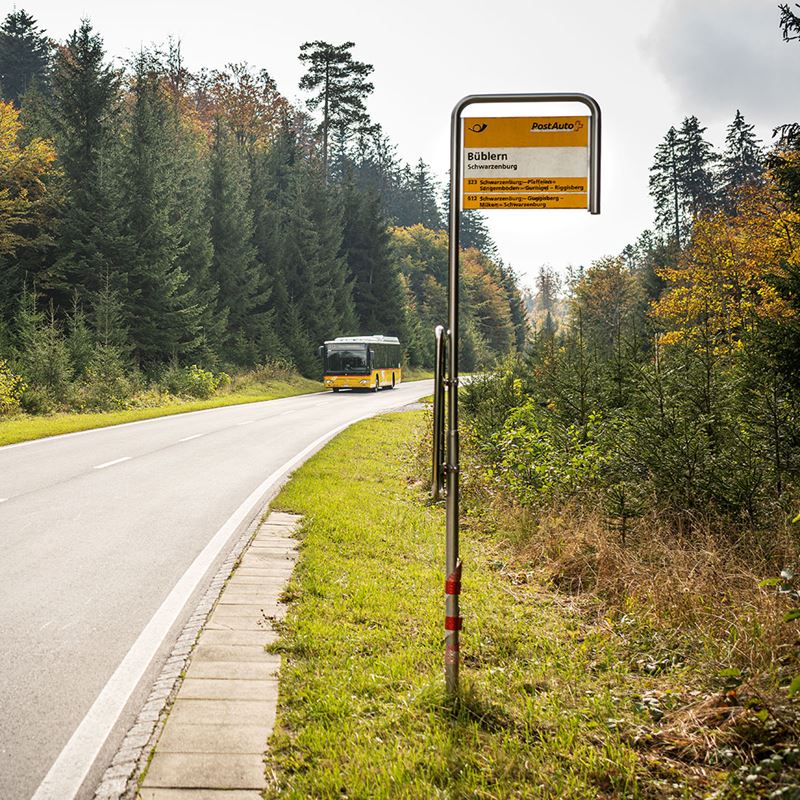 Una fermata AutoPostale nella regione di Gantrisch
