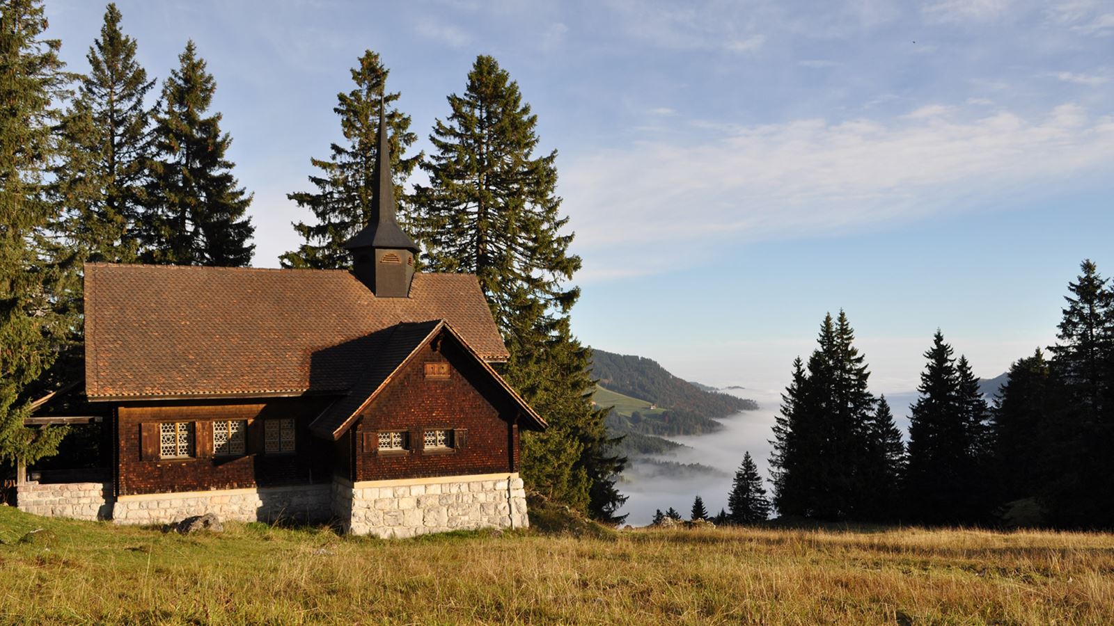 The Holzegg chapel in the Alpthal with its beautiful view of the fog-covered valley.