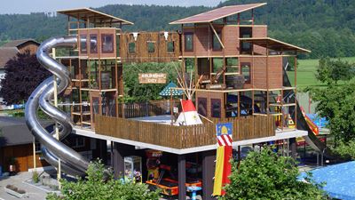 Der grosse Rutschenturm lädt zum Besuch in den Freizeitpark. © Freizeitpark Niederbüren GmbH