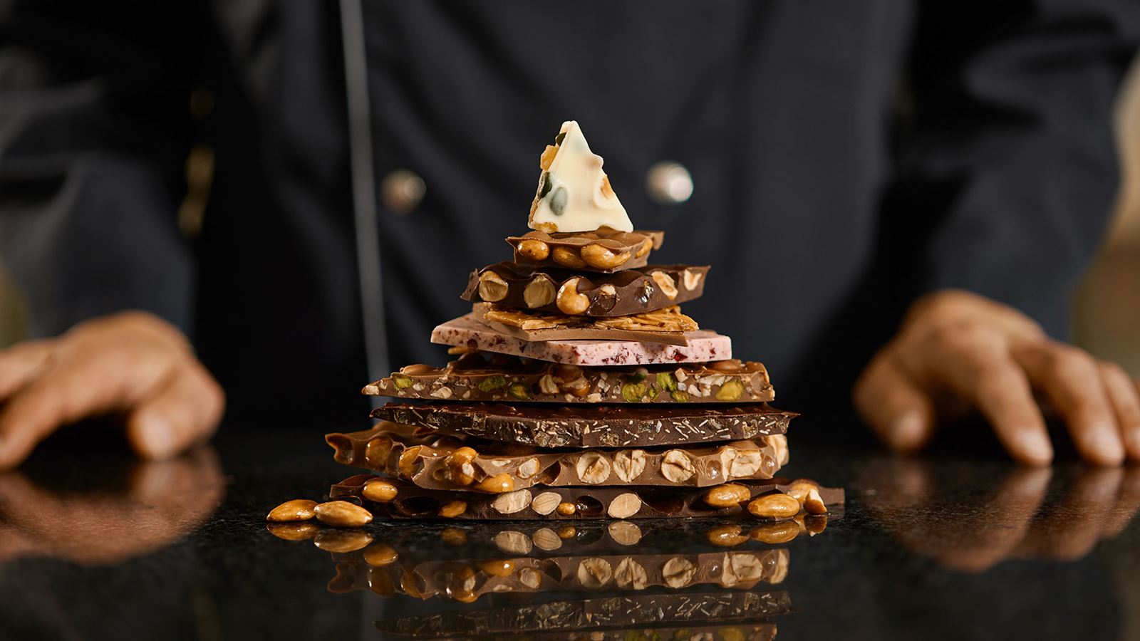 Pyramide de différentes sortes de chocolat maison   © Läderach AG