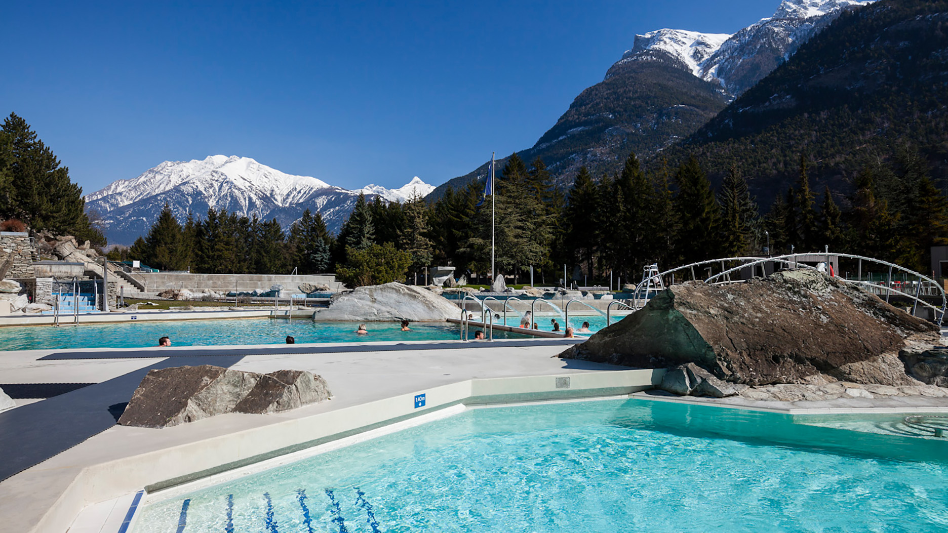 Mit dem Postauto ins Thermalbad Brigerbad