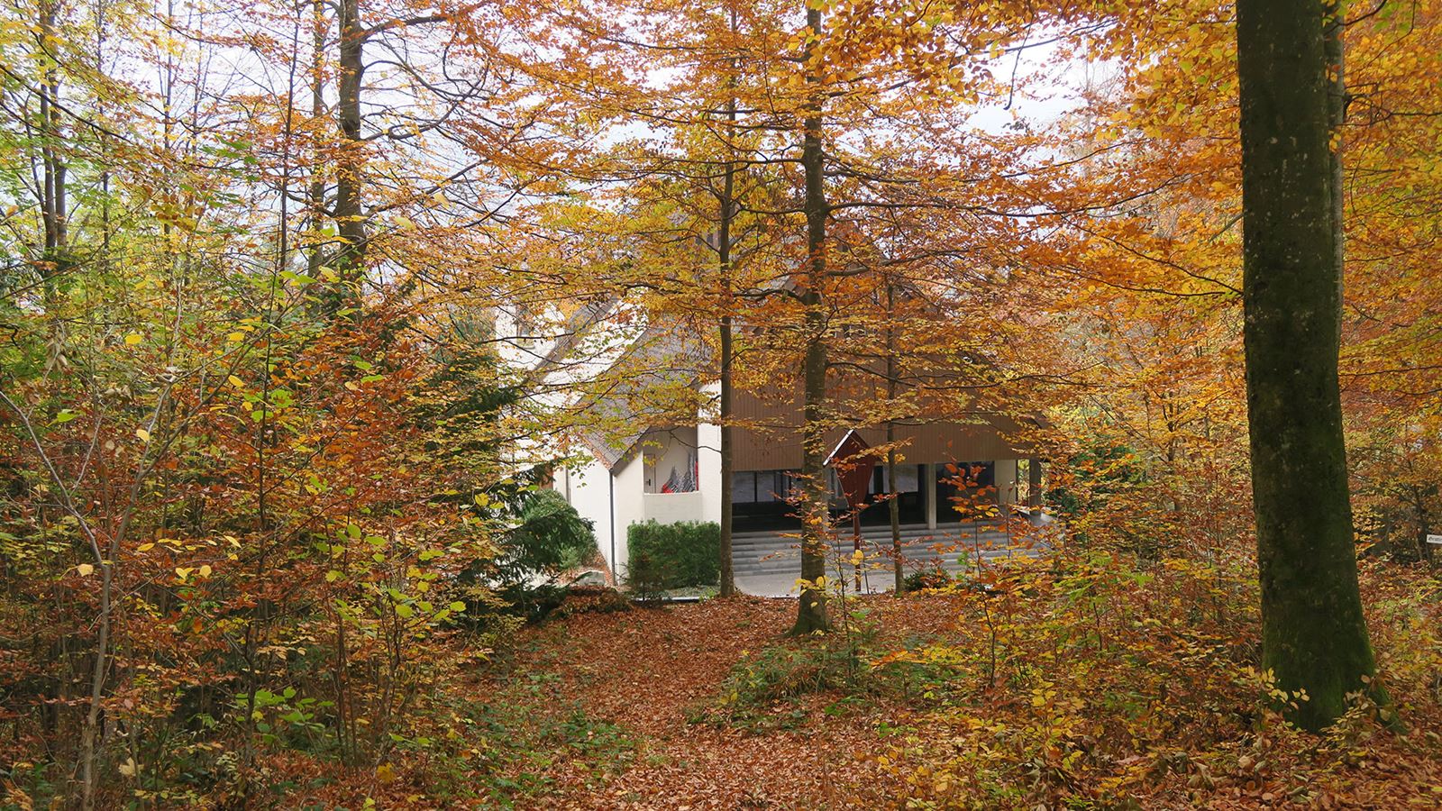 Wallfahrtskirche Mari Bildstein im Herbst  © Stiftung Maria Bildstein