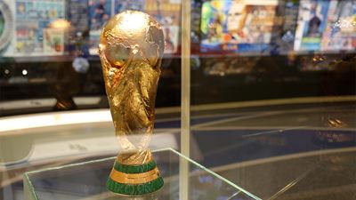 Coupe dans une vitrine au Musée FIFA de Zurich 
