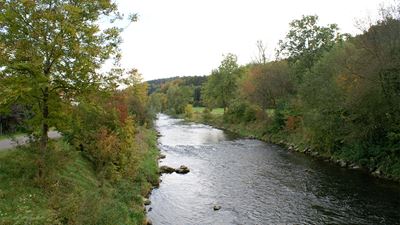 Vue sur la Glatt depuis le sentier des poètes Gottfried-Keller de Bülach à Zweidlen