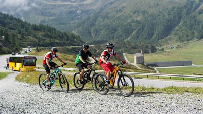 Mountain bike rider on the Simplon route
