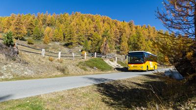 Postauto unterwegs