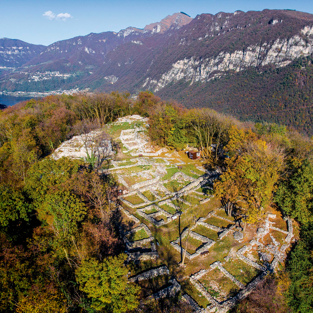 Der archäologische Park Tremona – Schloss von oben.