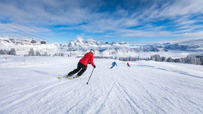 Three skiers skiing on the Flumserberg ® Flumserberg
