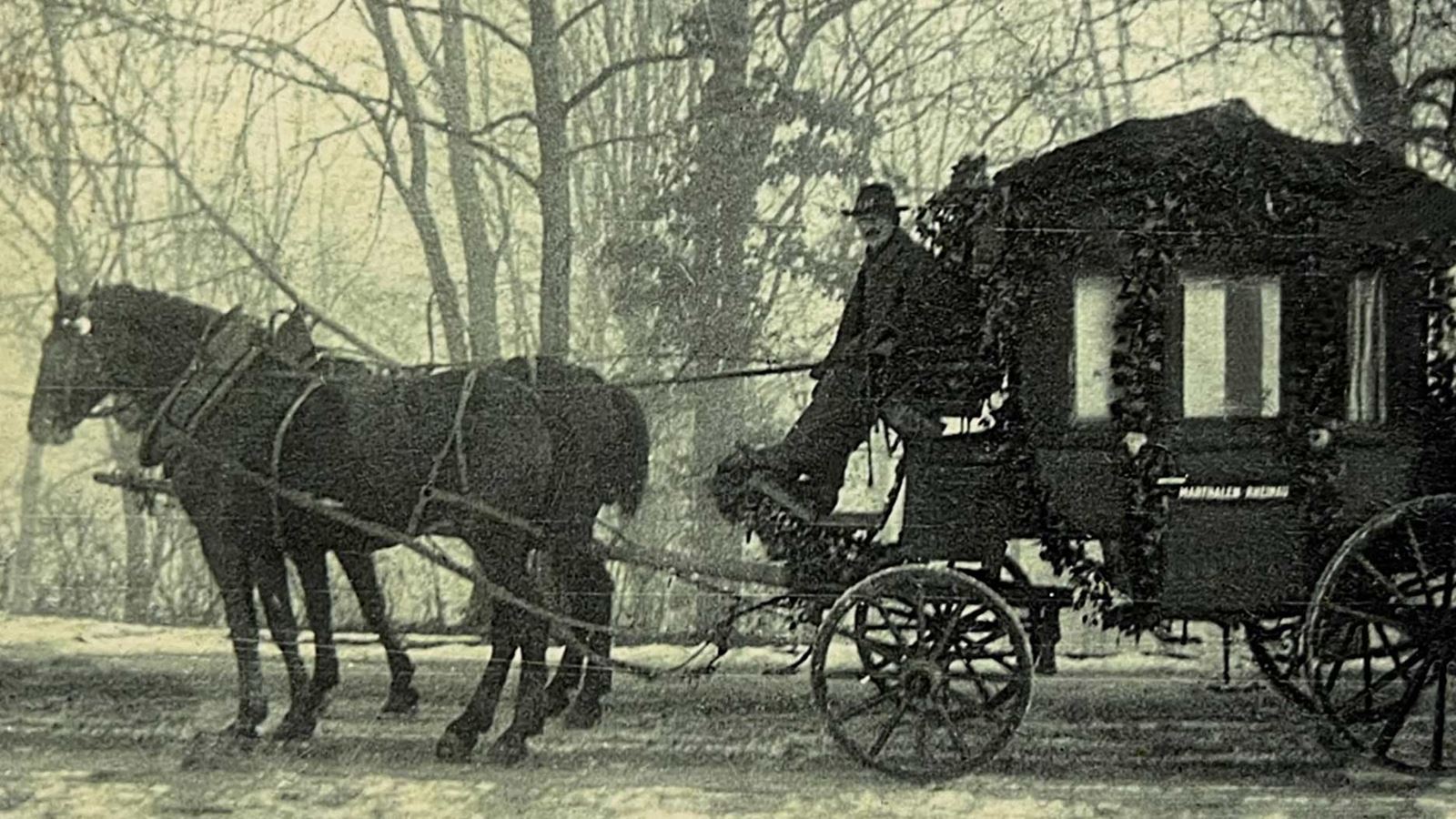 Ururgrossvater Joseph Rapold mit der Postkutsche, die ab 1902 zweimal täglich zwischen Rheinau ZH und Marthalen ZH verkehrte.  