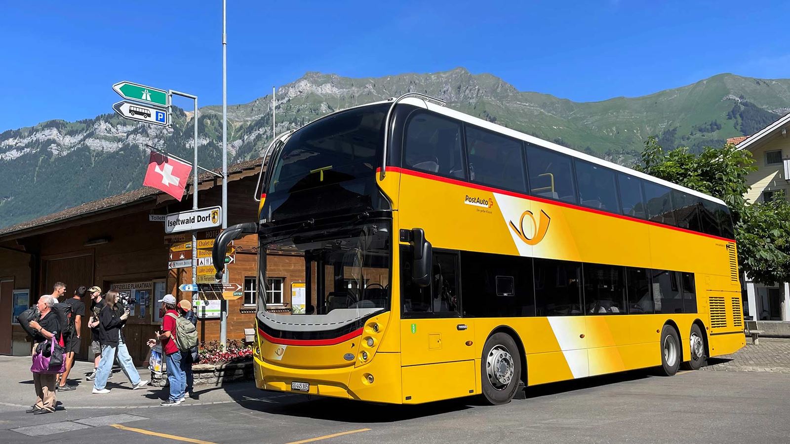 Postauto in Iseltwald