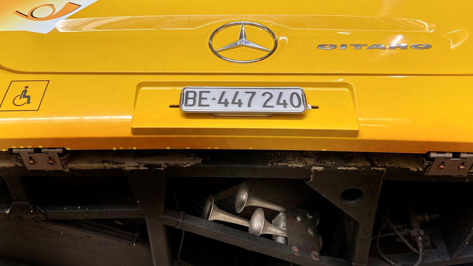 Le cor postal sur un car postal.