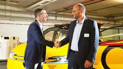 Stefan Regli, CEO PostAuto und Jürg Röthlisberger, Direktor Bundesamt für Strassen ASTRA