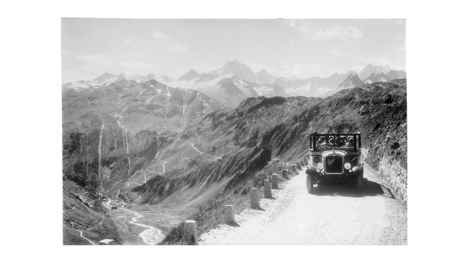 Historische Aufnahmen der PostAuto-Fahrten über Grimsel und Furka.