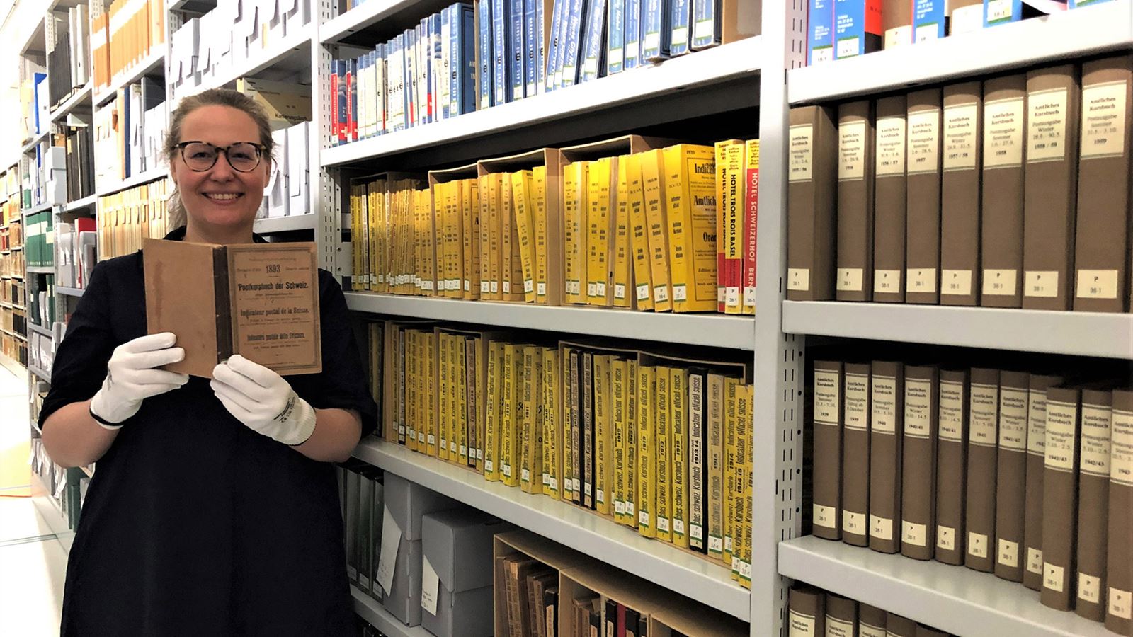 Porträt Heike Bazak, Leiterin des PTT-Archivs.